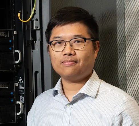 Junfeng Guo